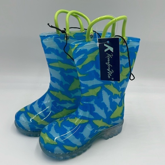 Other - NWT kids Komfort Me Shark Rain Boots size 8 (with lights)